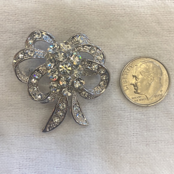 Fashion pin - Picture 3 of 3